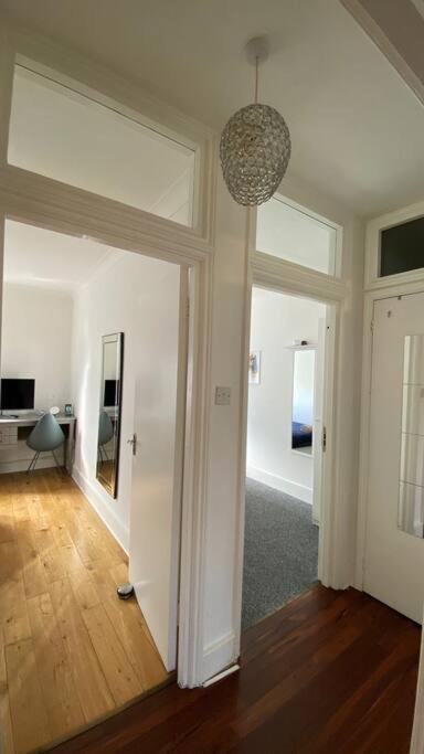 2 Bedroom Flat In Camberwell Green - Central Location With Excellent Connections To Tourist Attractions And Main London Airports Exterior foto